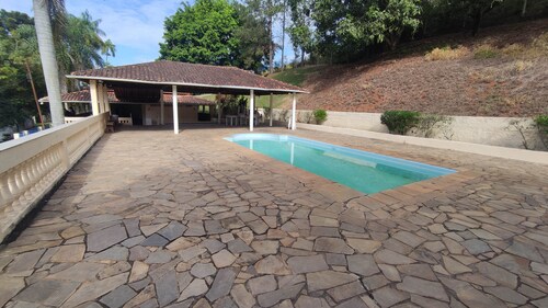 Sitio Aconchegante Para Familia, com Infraestrutura Completa a 40 min de SP