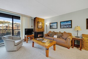 Télévision, cheminée