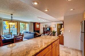 Interior - Unwind in Spacious Comfort. Retreat in an Unbeatable Breck Location TE511 (Breckenridge)