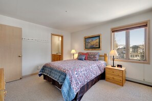 3 chambres, fer et planche à repasser, Wi-Fi gratuit, draps fournis