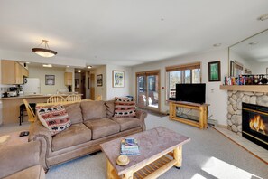 Télévision, cheminée