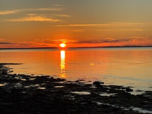 Sun-loungers, beach towels - Very cozy and spacious 4-season cottage with easy access to Ocean  (Beaubassin-est)