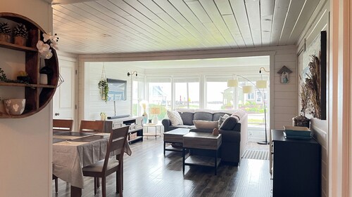 Very cozy and spacious 4-season cottage with easy access to Ocean 