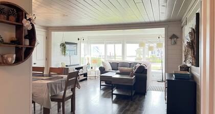 Very cozy and spacious 4-season cottage with easy access to Ocean