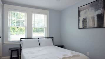 4 bedrooms, desk, iron/ironing board, free WiFi