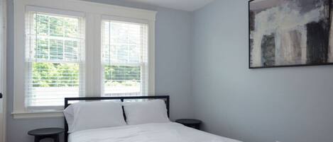 4 bedrooms, desk, iron/ironing board, free WiFi