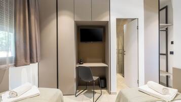 2 chambres, coffres-forts dans les chambres, fer et planche Ă  repasser