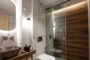 Shower, hair dryer, towels, shampoo