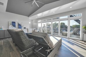 Living area - Luxurious Lakehouse Living (Lawtonka)