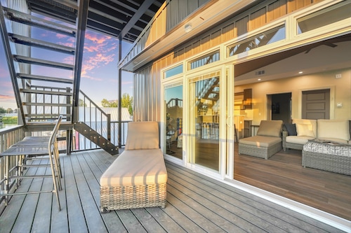 Luxurious Lakehouse Living