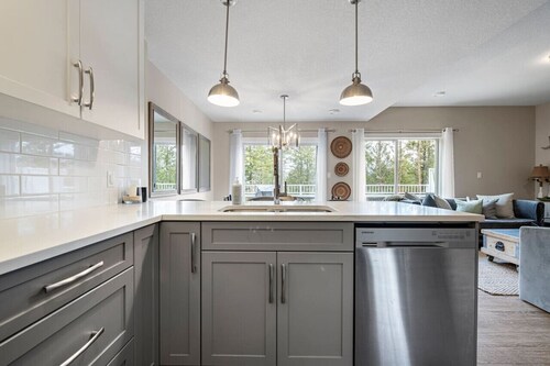 Woodland Hooves | Pickleball | Fireplace | Patio