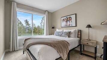 3 chambres, bureau, Wi-Fi gratuit, draps fournis