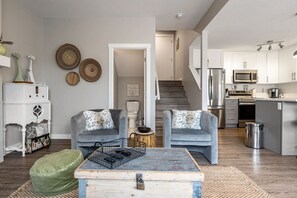 Smart TV, chimenea, estéreo