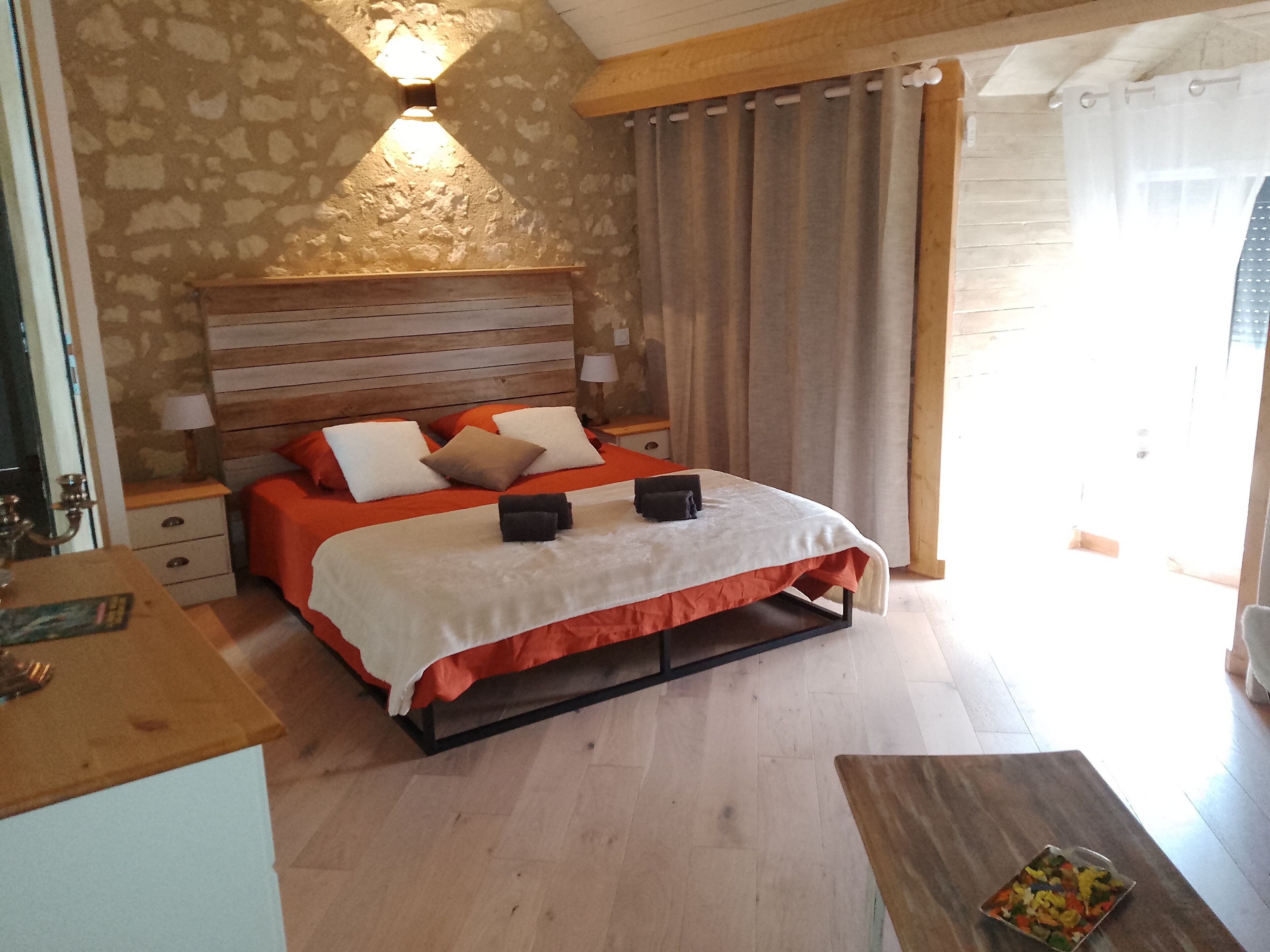 3 bedrooms, in-room safe, iron/ironing board, travel cot