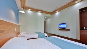 A hotel room with two beds, a television on the wall, and wooden ceiling beams. - Wuzhen Xiangli Xiangqin Homestay (Tongxiang)