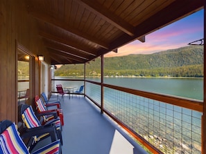 Terrace/patio - Stunning Oceanfront Home w/ Mountain Views! (Juneau)