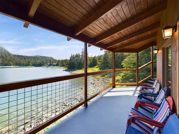Terrace/patio - Stunning Oceanfront Home w/ Mountain Views! (Juneau)