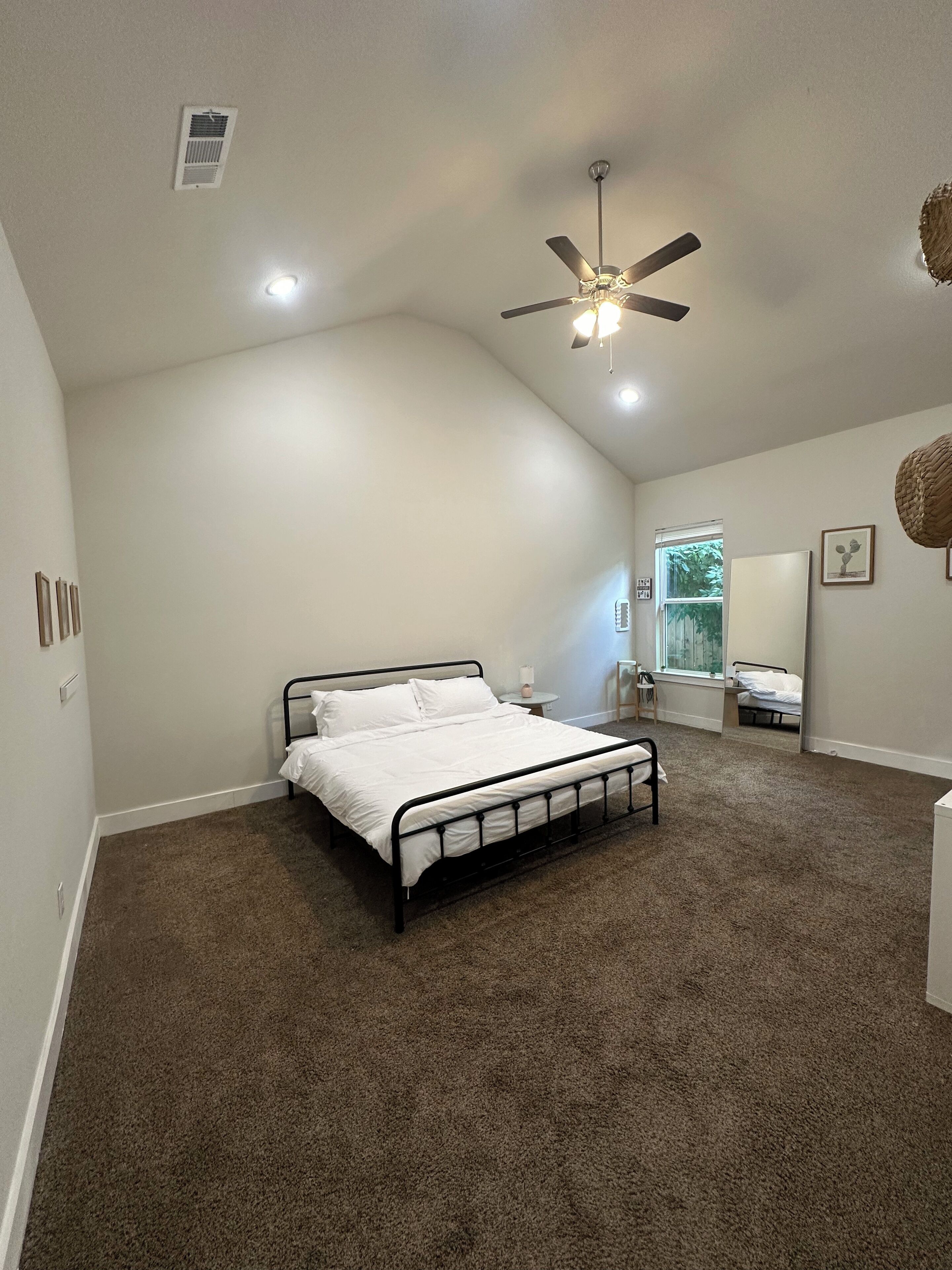 4 bedrooms, WiFi, bed sheets