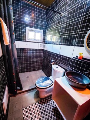 Towels, soap, toilet paper - Furnished studio Dom City Yassa Ari.  (Douala)
