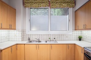 Réfrigérateur, four, plaque de cuisson, lave-vaisselle