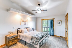 5 bedrooms, desk, iron/ironing board, internet - Spacious Afton Home: Patio, Grill & Mountain Views (Afton)