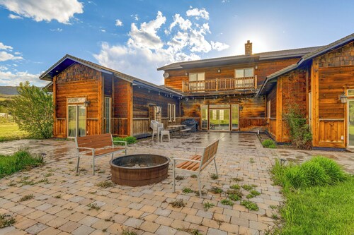 Spacious Afton Home: Patio, Grill & Mountain Views
