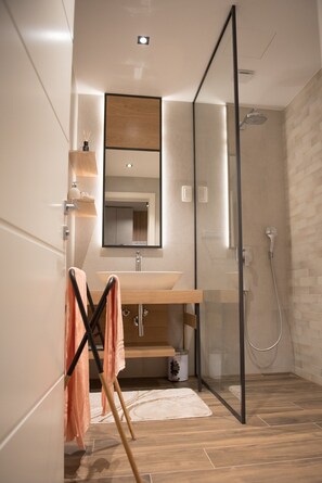 Shower, hair dryer, towels, toilet paper - Apartment in Kranjska Gora with mountain view (Kranjska Gora)