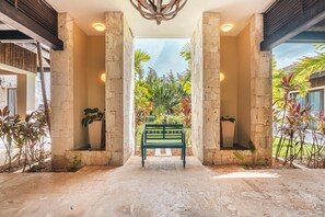 4 bedrooms - Mesmerizing Villa With Jacuzzi Maid in Cap Cana (Punta Cana)