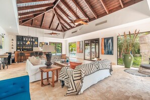 4 bedrooms - Mesmerizing Villa With Jacuzzi Maid in Cap Cana (Punta Cana)