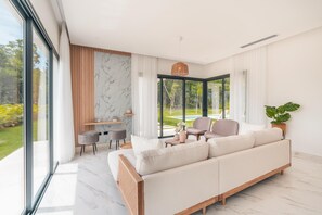 Villa - Magnificent Villa With Golf Cart Maid at Caleton (Punta Cana)