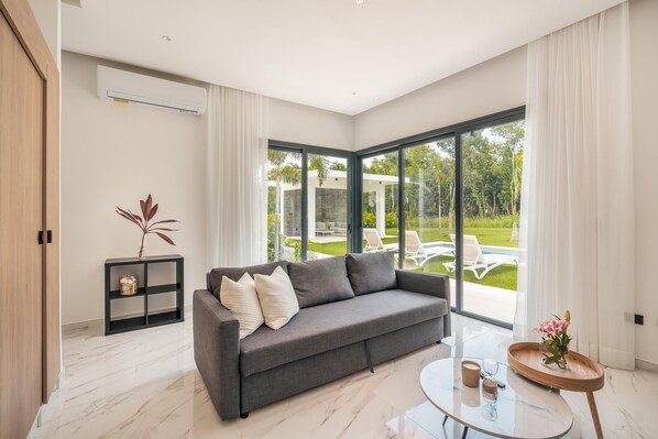 Villa - Magnificent Villa With Golf Cart Maid at Caleton (Punta Cana)