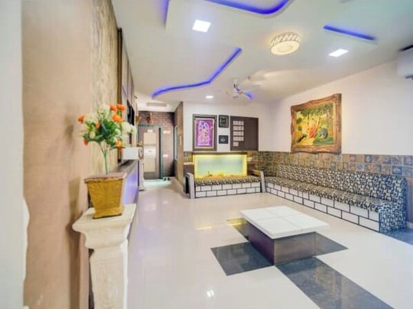 Lobby - Hotel Ayaansh (Vadodara)