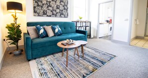 Appartement Ăconomique, 1 chambre, salle de bains privĂ©e | Coin sĂ©jour | TV connectĂ©e de 50 pouces avec chaĂźnes numĂ©riques, Netflix