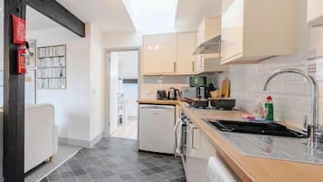 Exclusive Apartment, 1 Double Bed with Sofa bed, Private Bathroom | Private kitchen | Mini-fridge, microwave, oven, stovetop