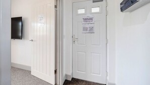 Interior entrance - Wesley Chambers By REDWOOD STAYS (Farnborough)