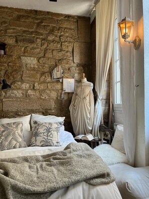 1 bedroom, in-room safe, iron/ironing board, free WiFi