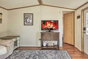 Smart TV - Ralph’s Retreat-Country Living, Perfected (Ocala)