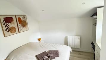 3 bedrooms, iron/ironing board, travel cot, free WiFi