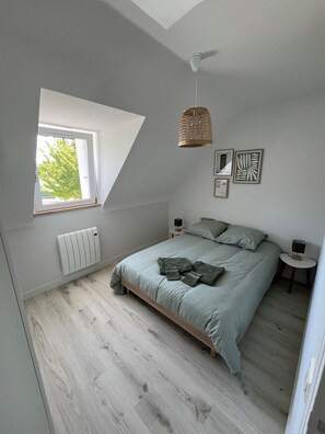 3 室のベッドルーム、アイロン / アイロン台、旅行用ベビーベッド、WiFi (無料)