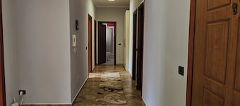 Cozy 2-bedroom apartment with AC and WiFi in superb Durrës