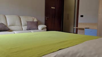 2 slaapkamers, een strijkplank/strijkijzer, wifi, beddengoed