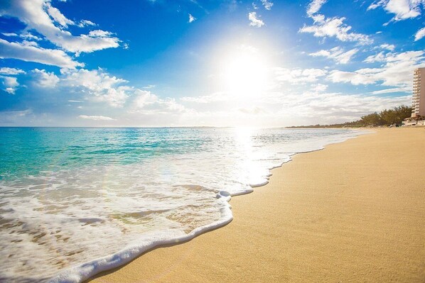 Beach - 🌴 1-bedroom Premium condo in Harborside Resort, Full Access to Atlantis ✨ (Nassau)