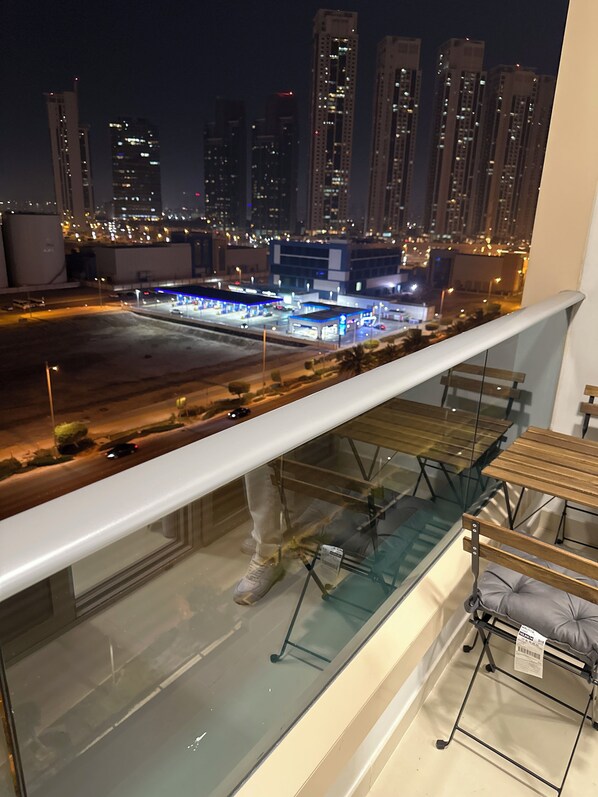 Property grounds - Cozy elegant new furniture studio apartment with AC and WiFi in lovely Abu Dhabi (Abu Dhabi)