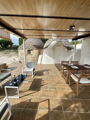 تناول الطعام بالخارج