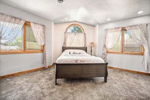 4 bedrooms, WiFi, bed sheets