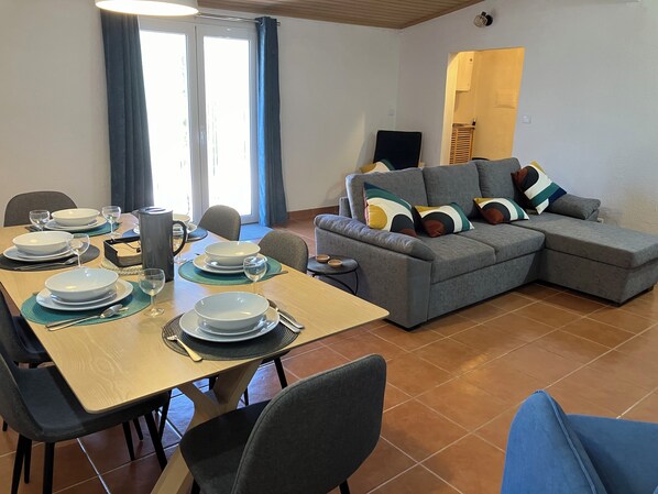 Dining - Relax, swim and unwind at this Portuguese house 5 minutes from Sertã, Portugal. (Sertã)