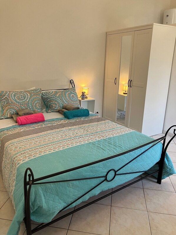 2 bedrooms, iron/ironing board, travel cot, free WiFi - Relax, swim and unwind at this Portuguese house 5 minutes from Sertã, Portugal. (Sertã)