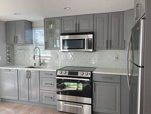 Private kitchen - Cozy Condo 1.5 Blocks to Beach (Rehoboth Beach)