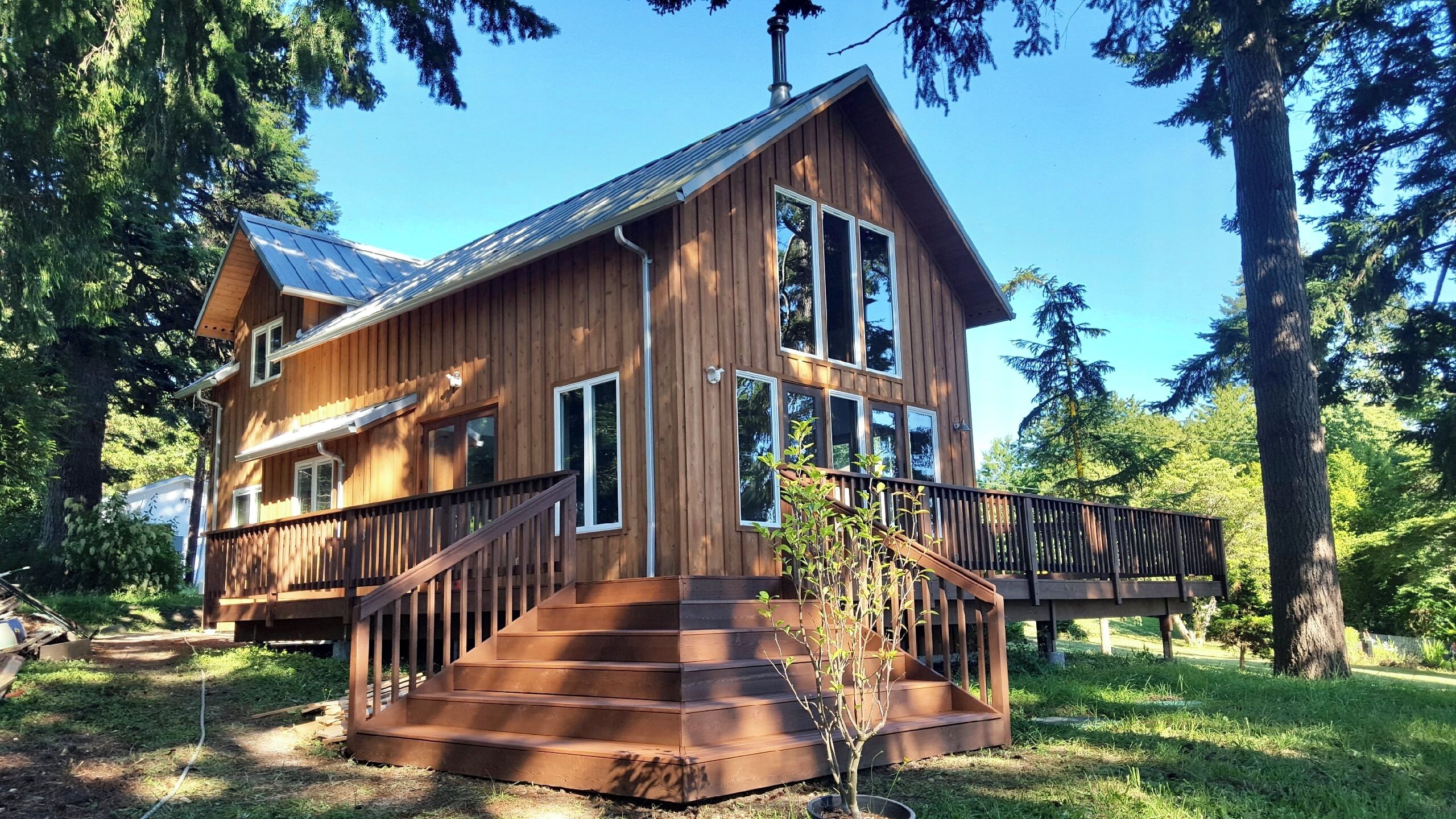 Cozy 2-bedroom cottage on welcoming Camano Island with great sunset views!