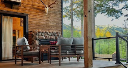 River Vista Cabin with Mountain Views